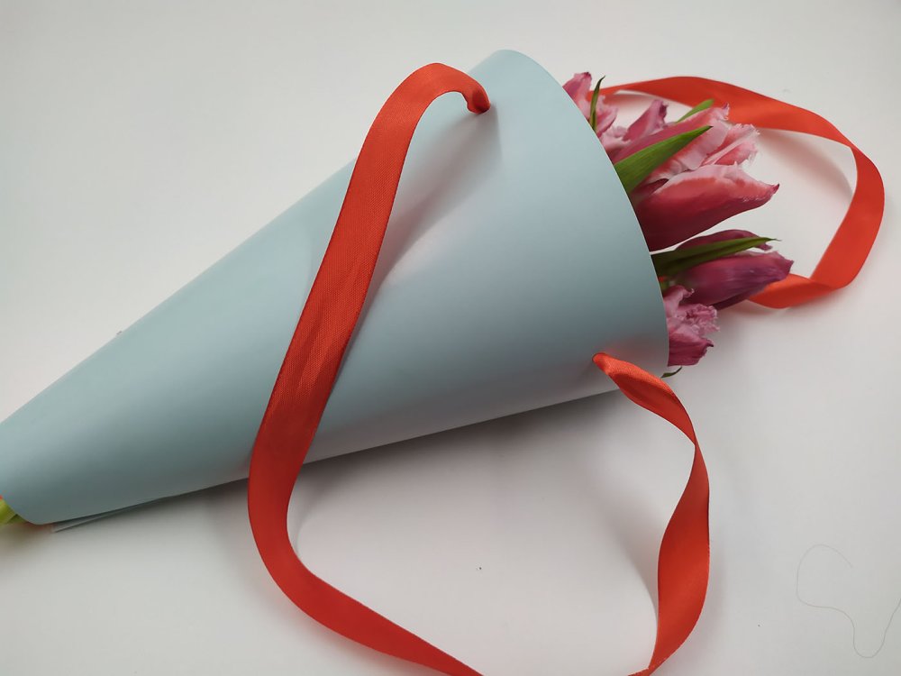 Конус для цветов с ручками